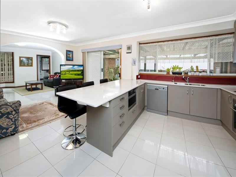 7 Hobart Place, Illawong NSW 2234