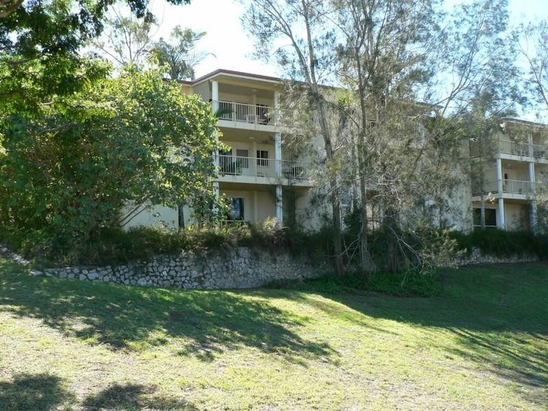 10/4 Pittsbay Crescent, Boyne Island QLD 4680