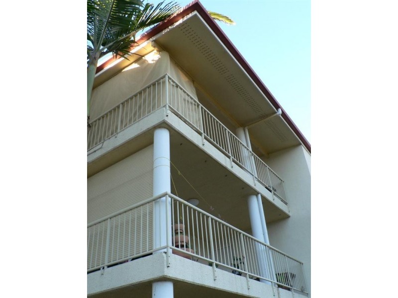 10/4 Pittsbay Crescent, Boyne Island QLD 4680