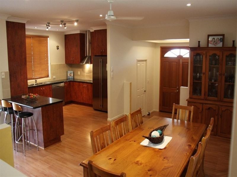 10 Lighthouse Drive, Boyne Island QLD 4680