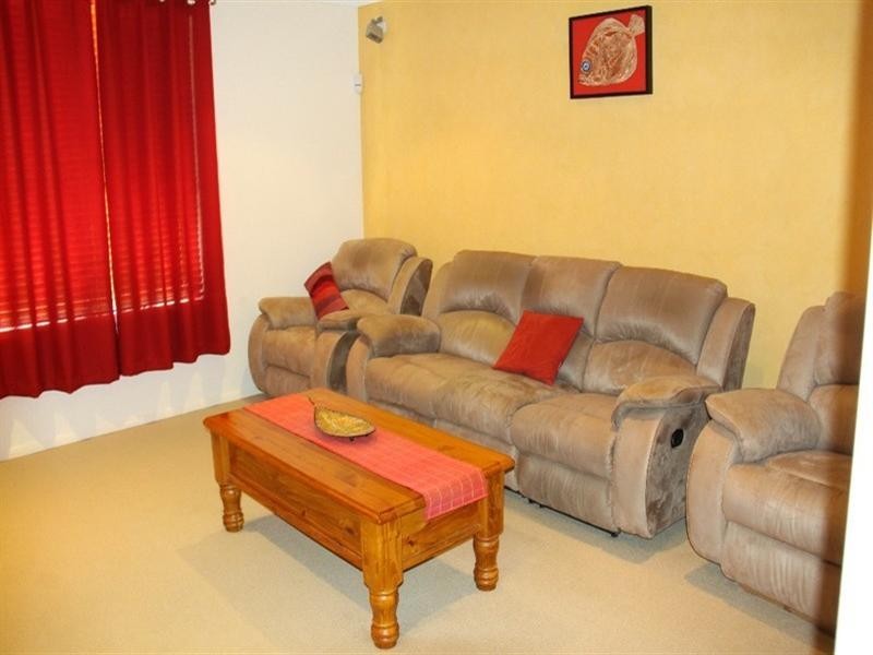 10 Lighthouse Drive, Boyne Island QLD 4680