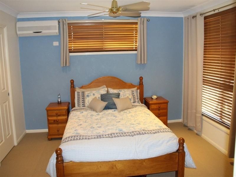 10 Lighthouse Drive, Boyne Island QLD 4680