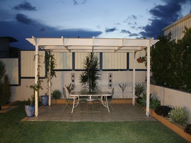 10 Lighthouse Drive, Boyne Island QLD 4680
