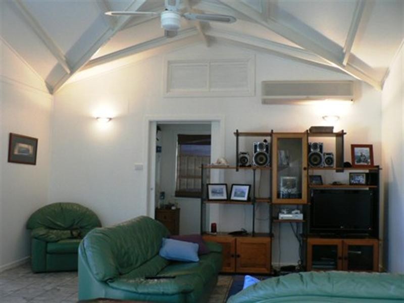 33 Amaroo Street, Boyne Island QLD 4680