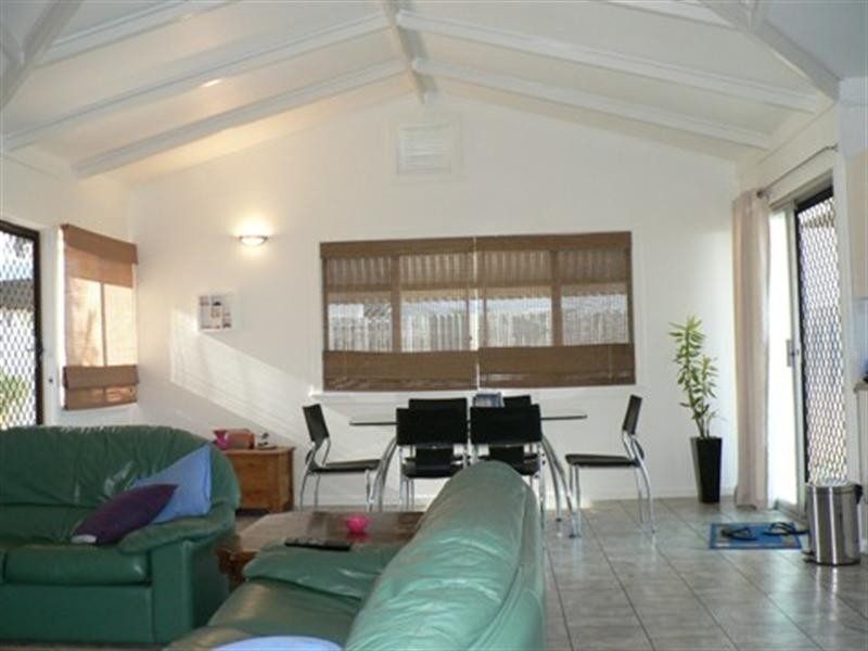 33 Amaroo Street, Boyne Island QLD 4680