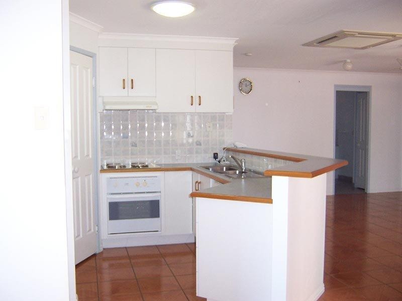 6 Kenneth Court, New Auckland QLD 4680