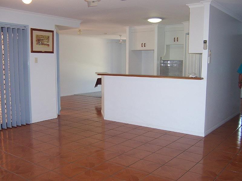 6 Kenneth Court, New Auckland QLD 4680