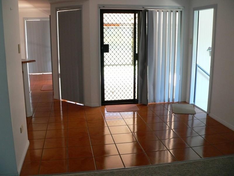 6 Kenneth Court, New Auckland QLD 4680