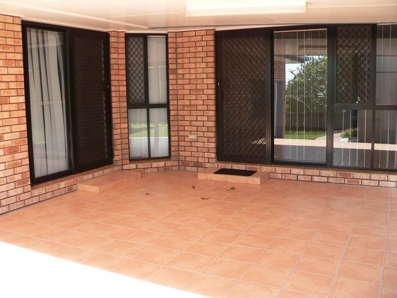 6 Kenneth Court, New Auckland QLD 4680