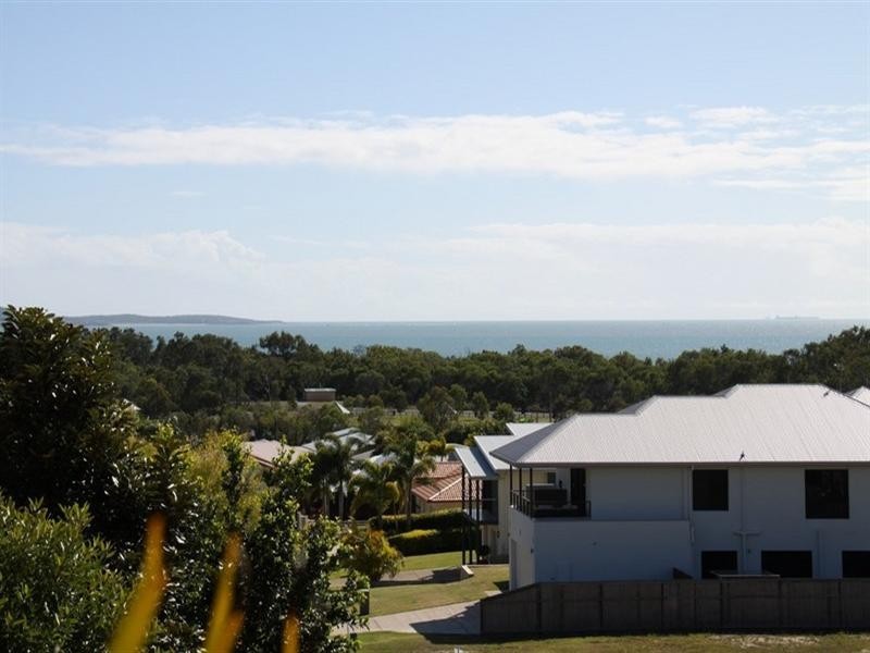 60 Booth Avenue, Tannum Sands QLD 4680