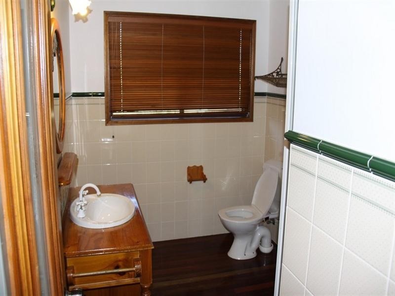 60 Booth Avenue, Tannum Sands QLD 4680