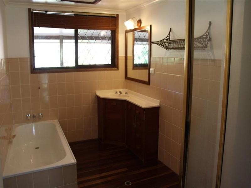 60 Booth Avenue, Tannum Sands QLD 4680