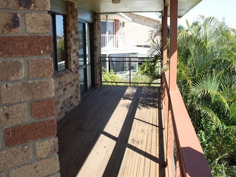 60 Booth Avenue, Tannum Sands QLD 4680