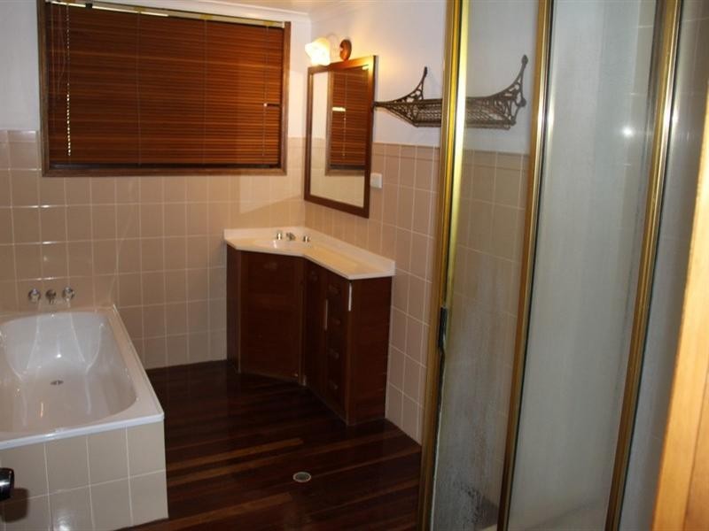 60 Booth Avenue, Tannum Sands QLD 4680
