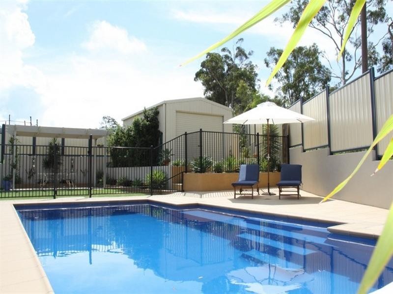 10 Lighthouse Drive, Boyne Island QLD 4680