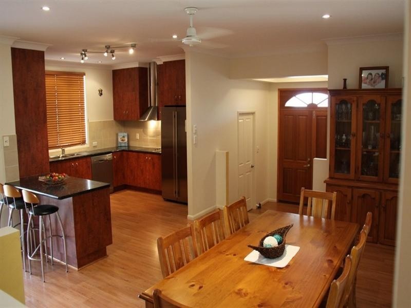 10 Lighthouse Drive, Boyne Island QLD 4680