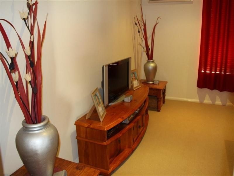 10 Lighthouse Drive, Boyne Island QLD 4680