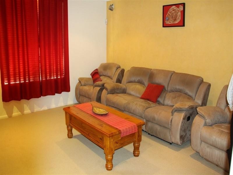 10 Lighthouse Drive, Boyne Island QLD 4680