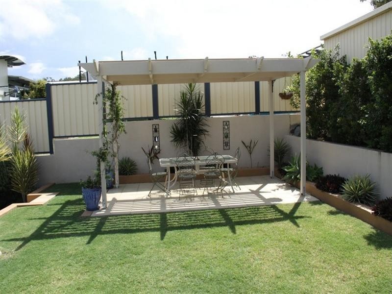 10 Lighthouse Drive, Boyne Island QLD 4680