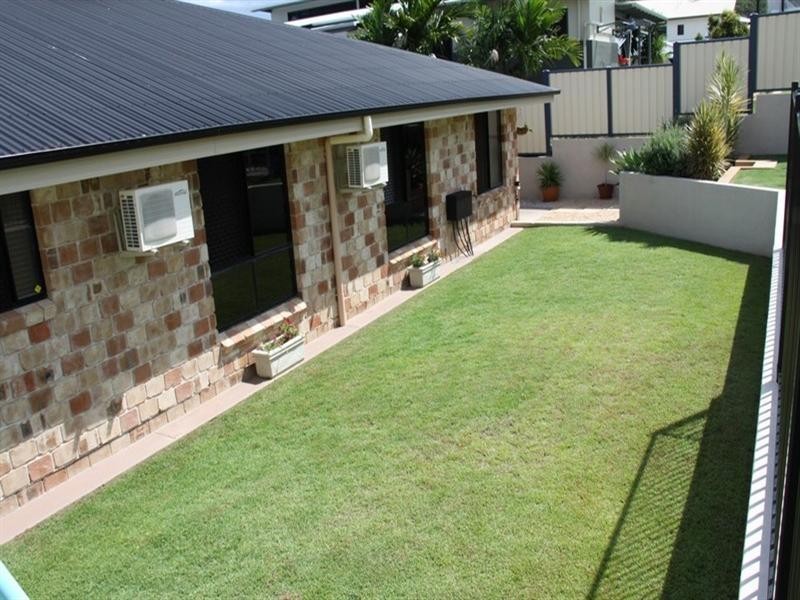 10 Lighthouse Drive, Boyne Island QLD 4680