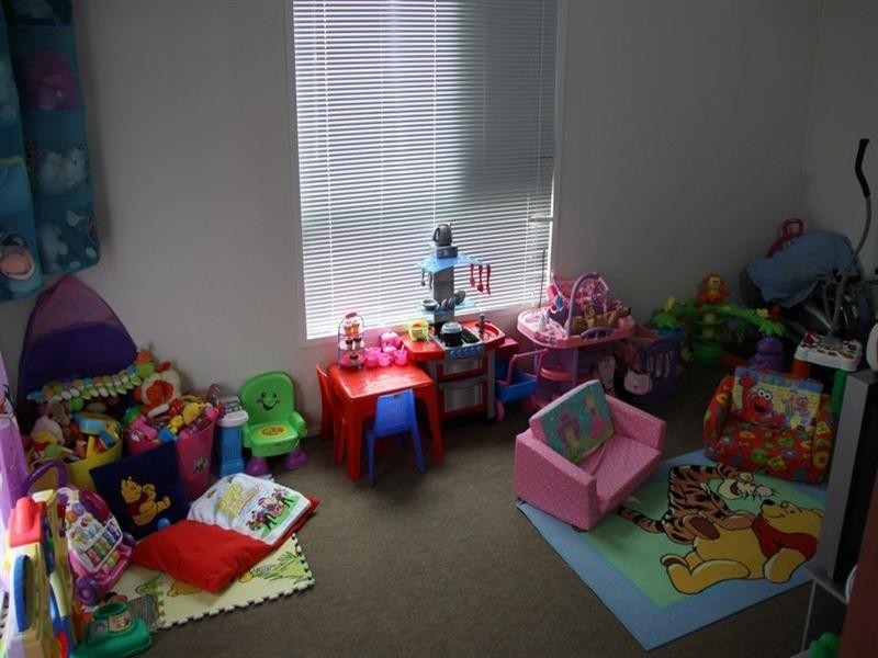 17 Hayes Avenue, Boyne Island QLD 4680