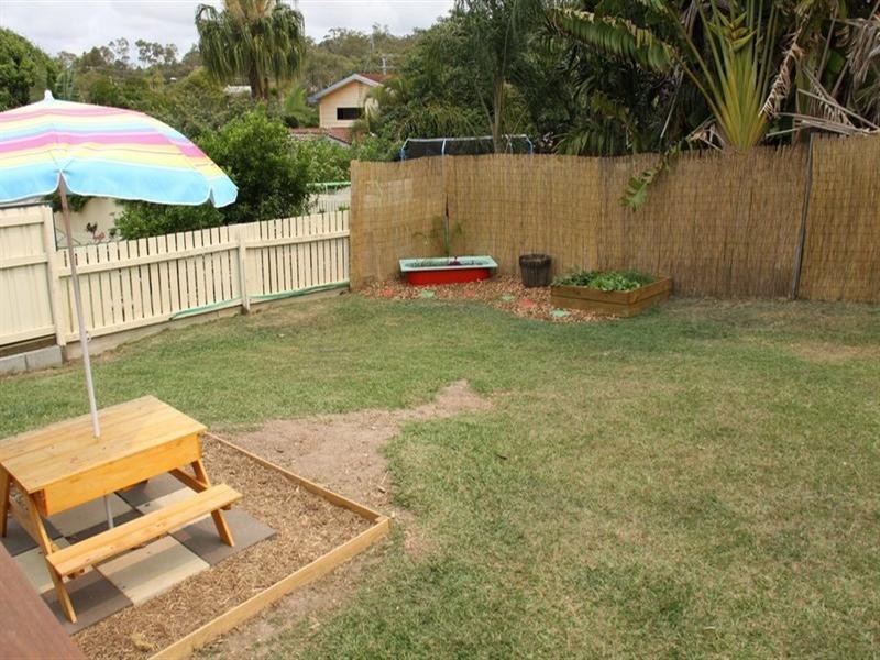 17 Hayes Avenue, Boyne Island QLD 4680