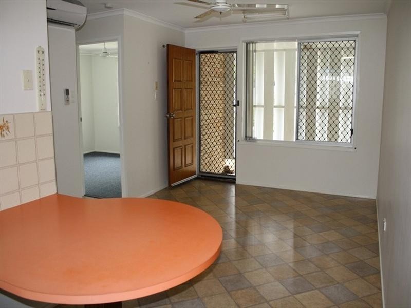 1/8 Hayes Avenue, Boyne Island QLD 4680