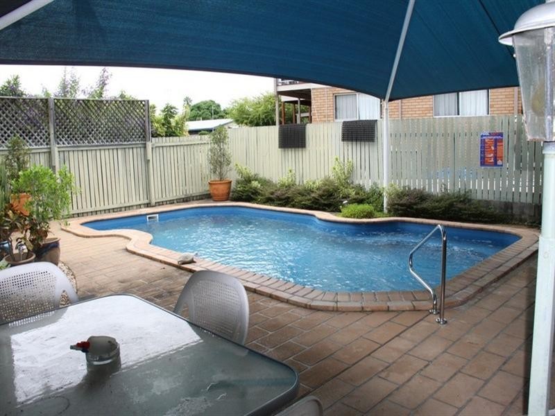 25 Alexander Street, Boyne Island QLD 4680