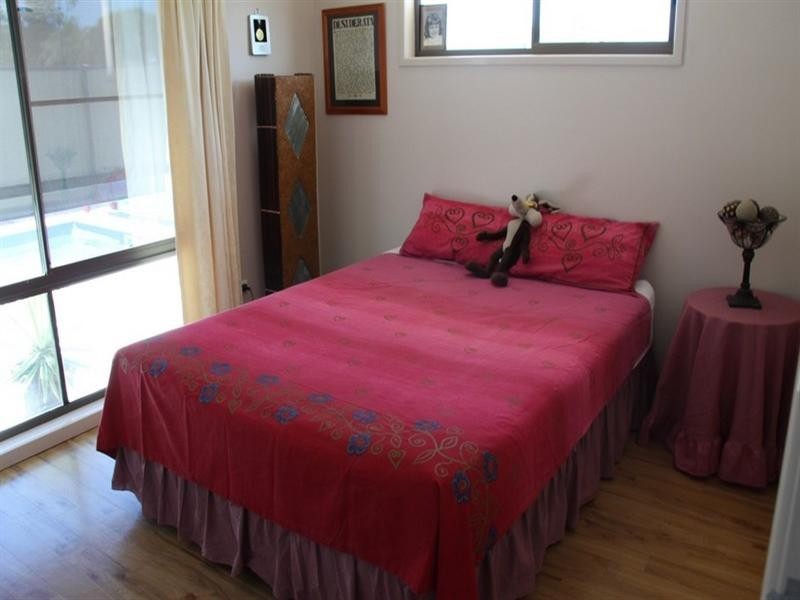 26 Edward Street, Boyne Island QLD 4680