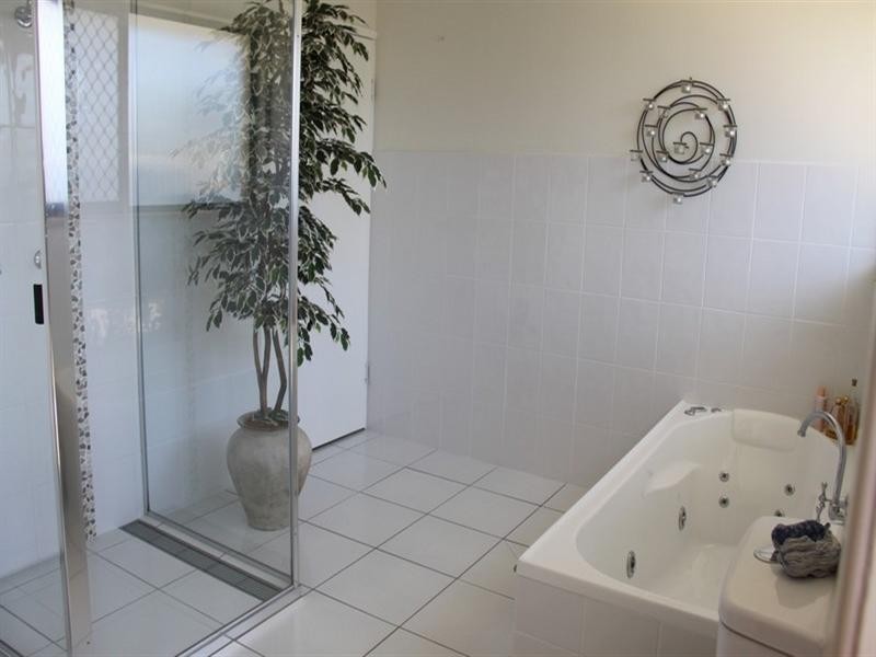 26 Edward Street, Boyne Island QLD 4680