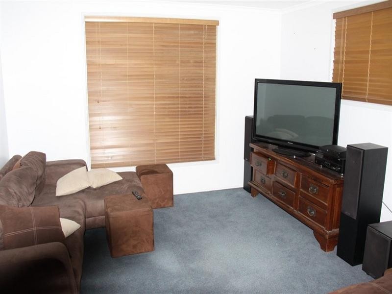 22 Curtis Avenue, Boyne Island QLD 4680