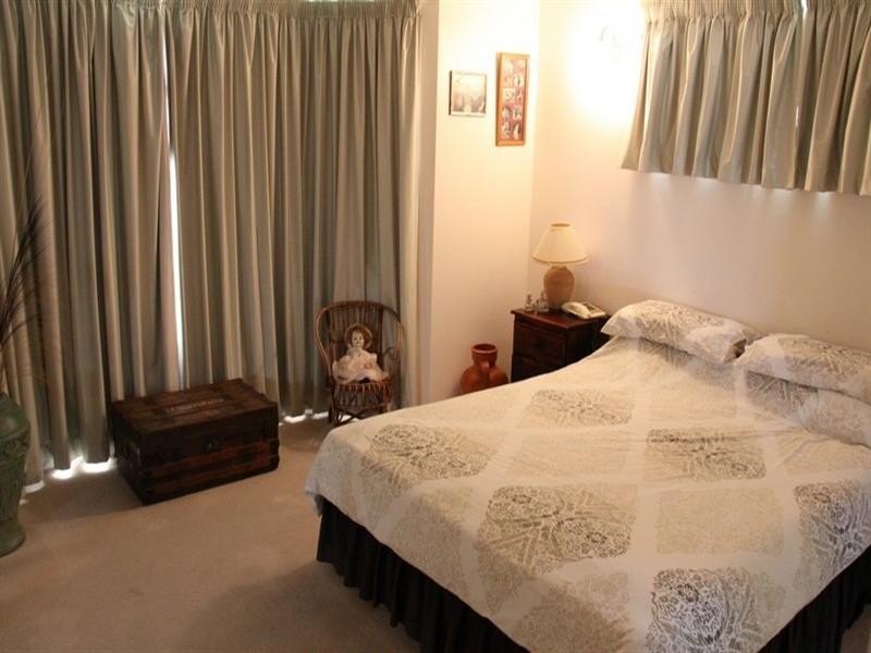 40 Curtis Avenue, Boyne Island QLD 4680