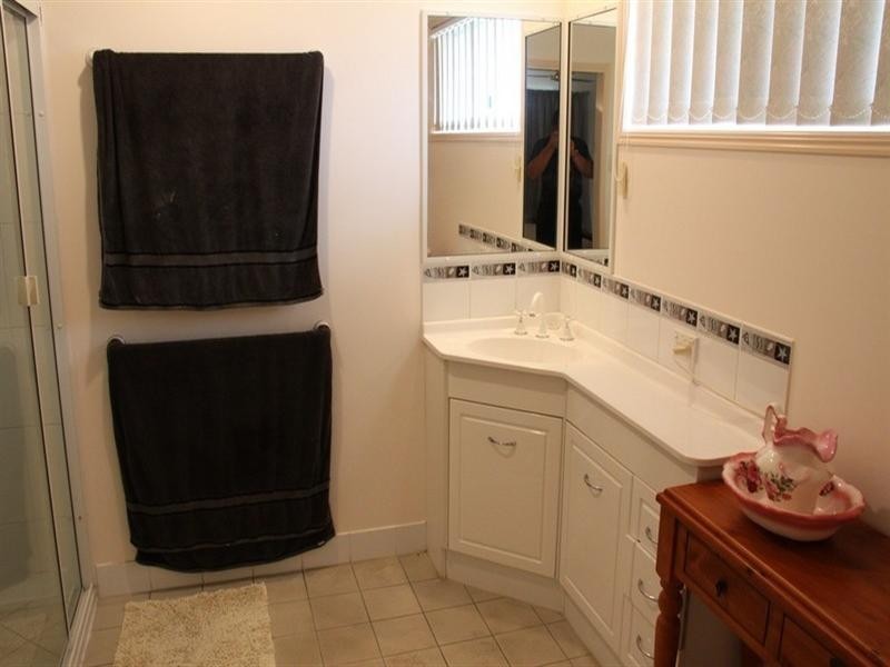 40 Curtis Avenue, Boyne Island QLD 4680