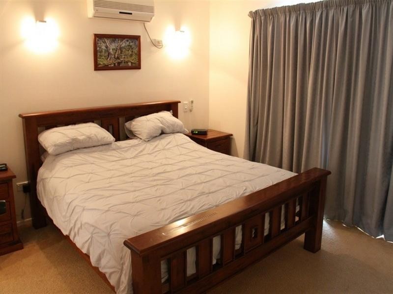 40 Curtis Avenue, Boyne Island QLD 4680