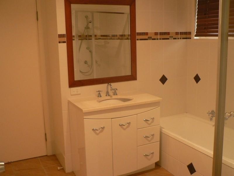 8 Belah Court, Boyne Island QLD 4680