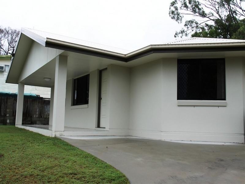 8 Alpine Avenue, Boyne Island QLD 4680
