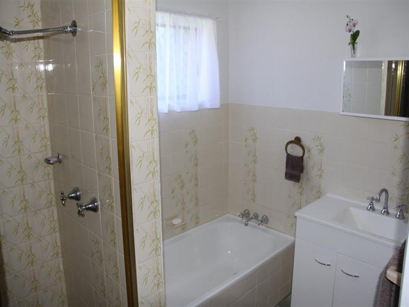 1 Swains Court, Boyne Island QLD 4680