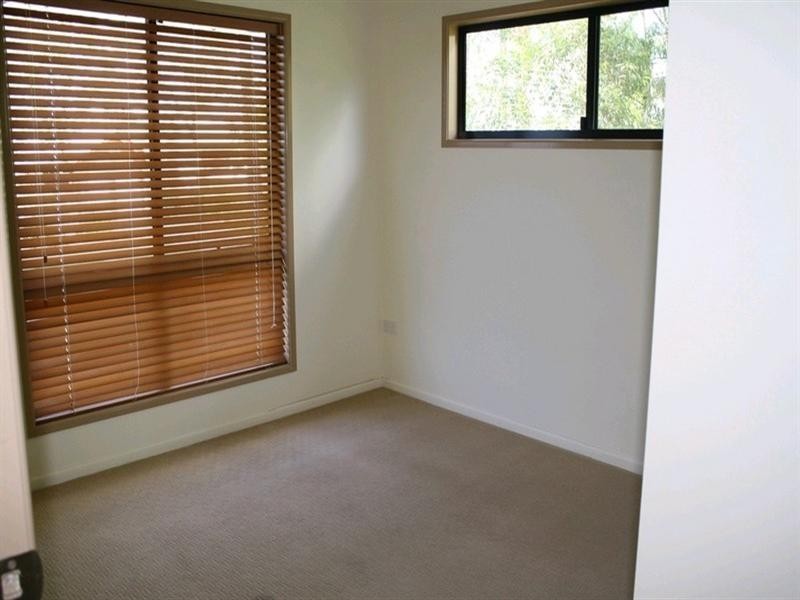 25 Sayre Crescent, Boyne Island QLD 4680