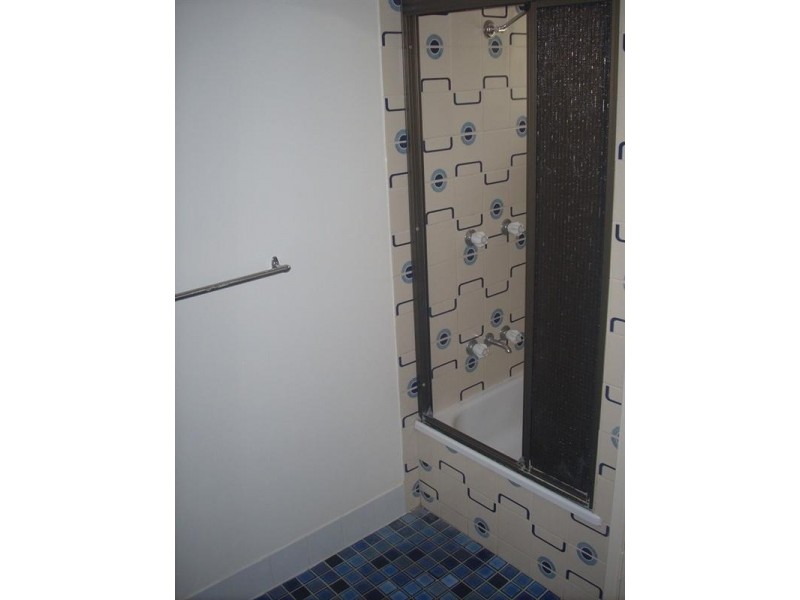 2/27 Centenary Drive, Boyne Island QLD 4680