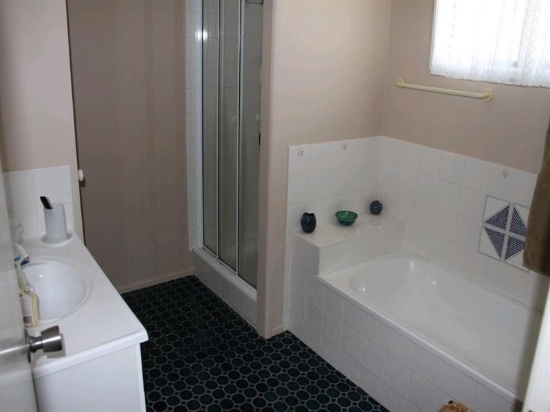 27 Yukana Street, Boyne Island QLD 4680