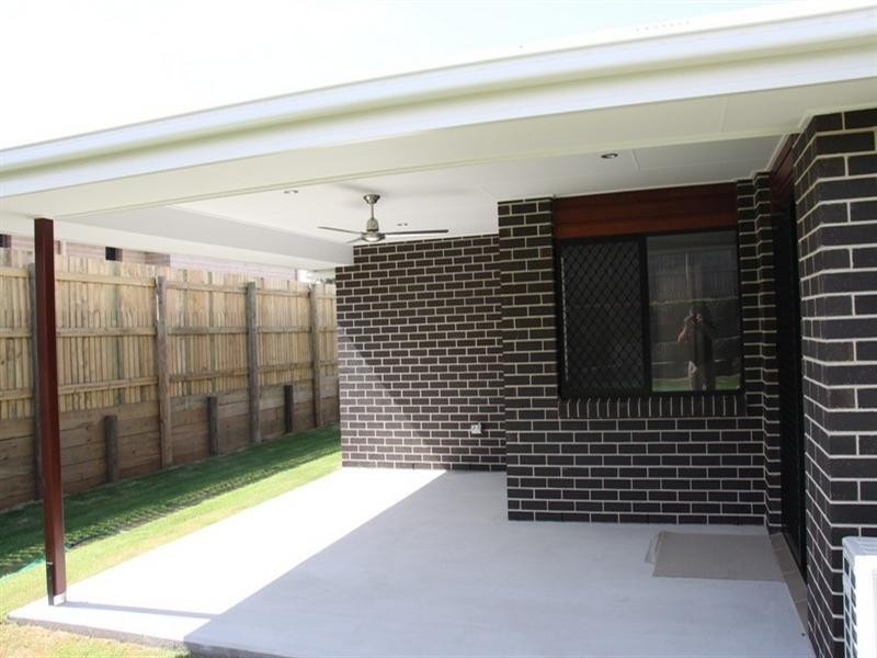 13 Valley Way, Boyne Island QLD 4680