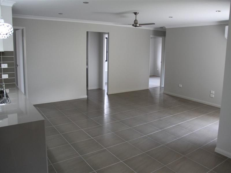 13 Valley Way, Boyne Island QLD 4680