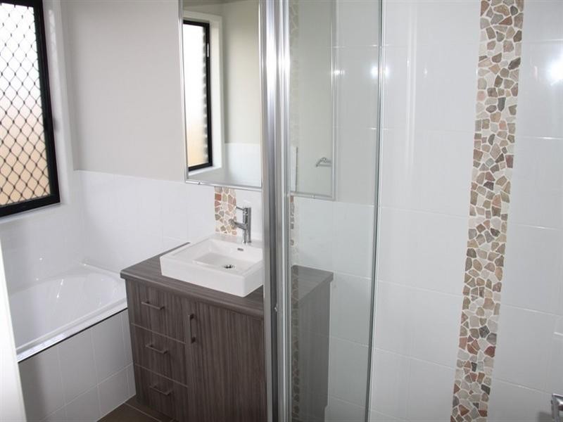 13 Valley Way, Boyne Island QLD 4680