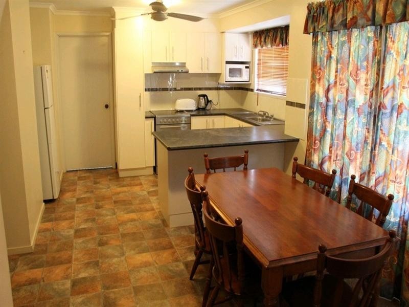 28 Centenary Drive, Boyne Island QLD 4680