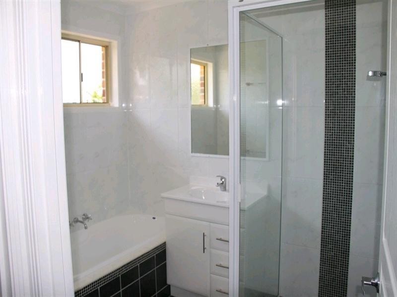 8 Richard Street, Boyne Island QLD 4680