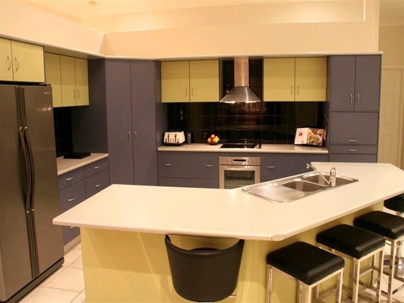 12 Lighthouse Drive, Boyne Island QLD 4680