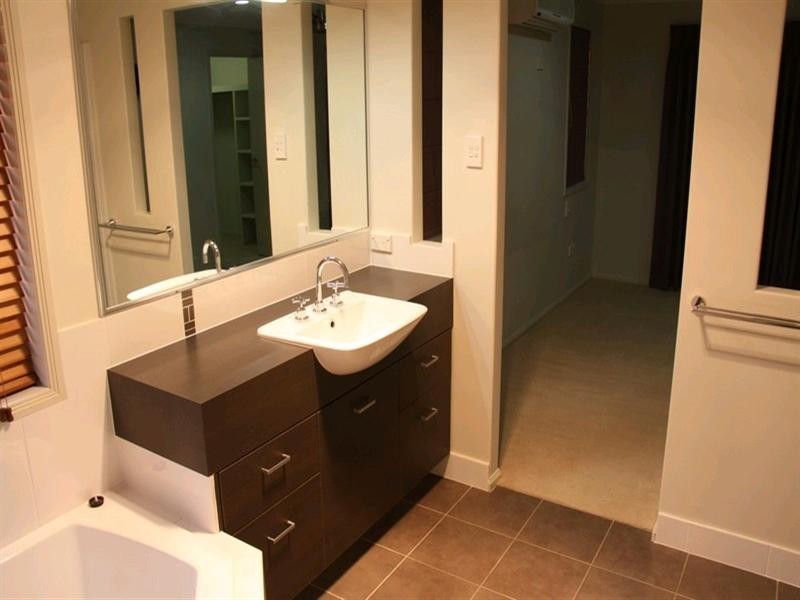 27 Longreach Court, Tannum Sands QLD 4680