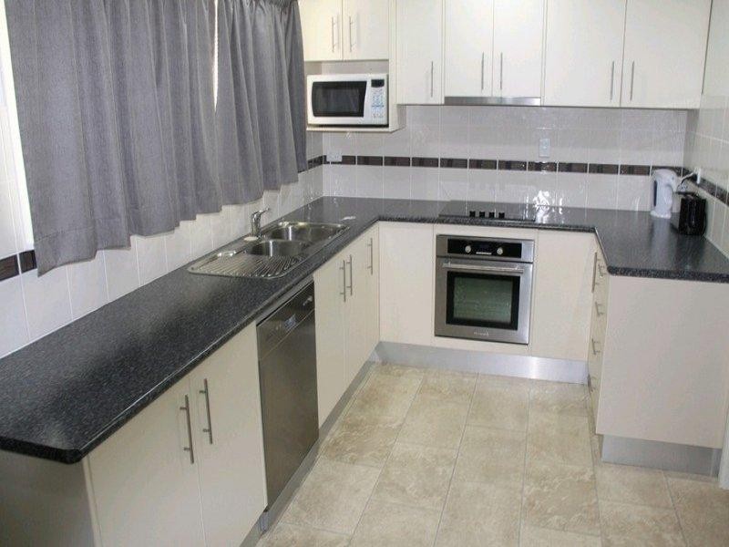 4 Elanora Street, Boyne Island QLD 4680