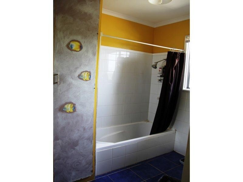 8 Marina Avenue, Boyne Island QLD 4680