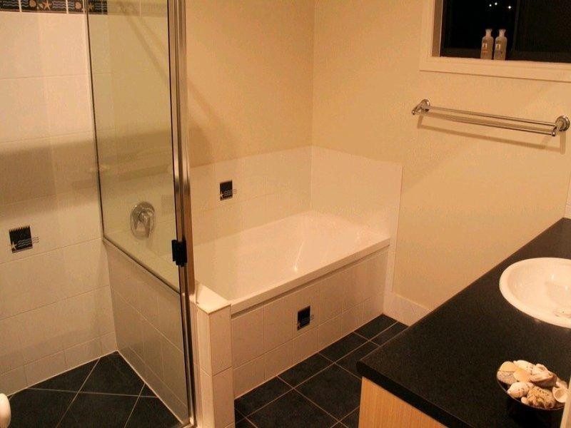 12 Lighthouse Drive, Boyne Island QLD 4680